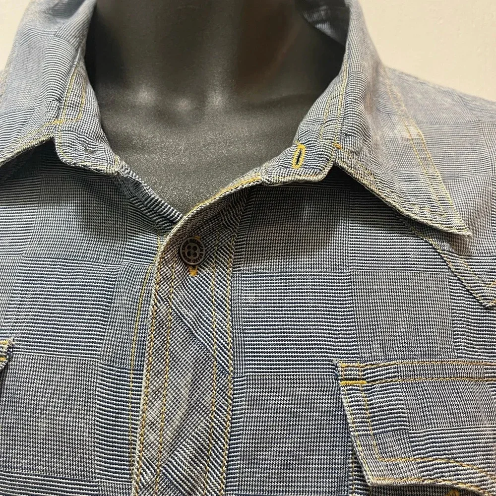 True relation men button-down shirts size 3X. Old looking style great conditions